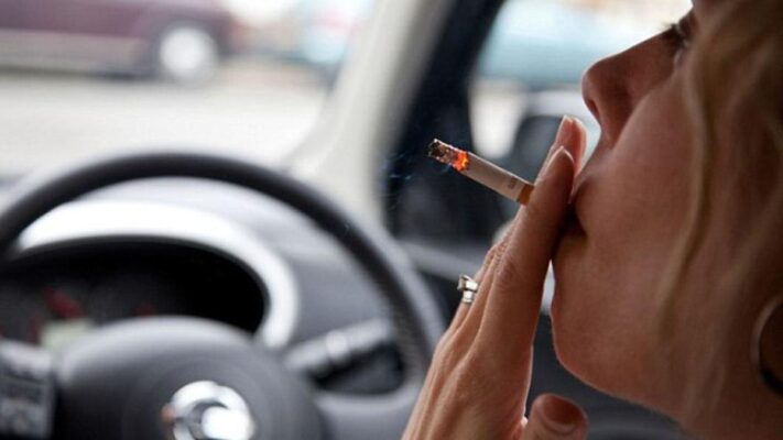 Tips Menghilangkan Bau Rokok di Mobil