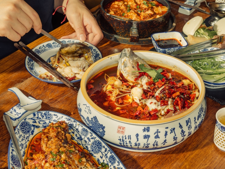 Hong Lung, Menikmati Makanan Szechuan Pedas Khas Cina