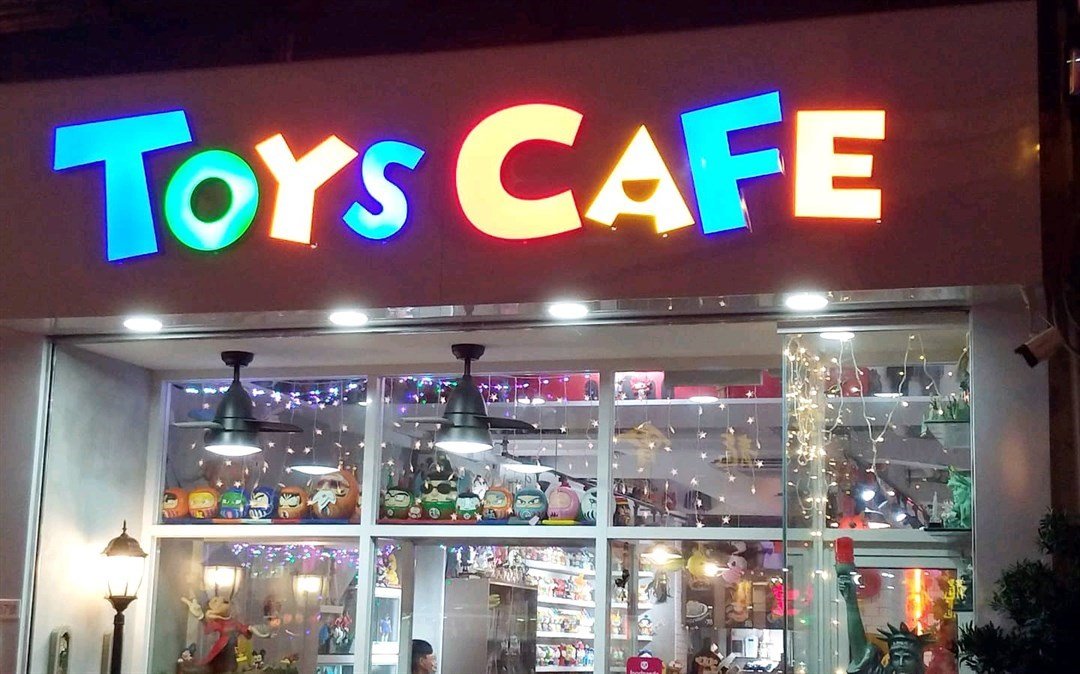 Iniko Toys Café: Uniknya Makan Ditemani Dengan Berbagai Macam Mainan